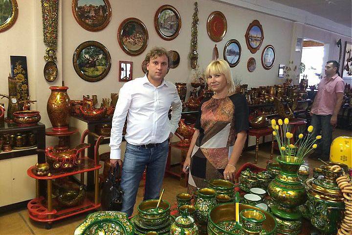 Рустам Досаев посетил фабрику «Хохломская роспись»